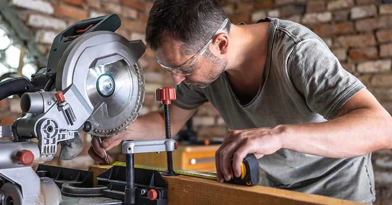 10 Best Cordless Miter Saw: Reviews and Comparison